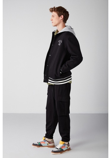 Leon Erkek Kolej Bomber Nakışlı Kontrast Kapüşonlu Çizgili Trikolu Içi Polarlı Bomber Siyah Sweatshi Leon Erkek Kolej Bomber Nakışlı Kontrast Kapüşonlu Çizgili Trikolu Içi Polarlı Bomber Siyah Sweatshi
