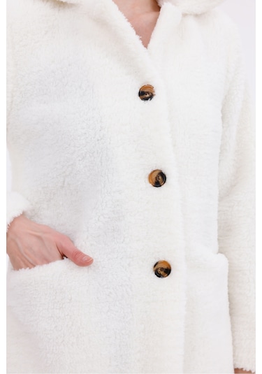 Düğmeli Cepli Kadın Peluş Kaban Beyaz