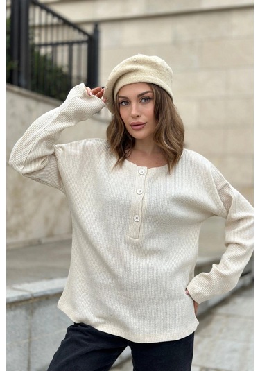 Kadın Bej Yumuşak Dokulu Düğmeli Triko Kazak, Uzun Kol, Regular Kesim, Standart Boy. Taş