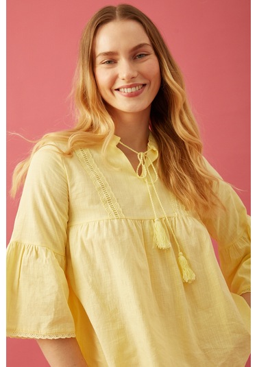 Volanlı Yaka Bağlamalı Sarı Bluz Sari