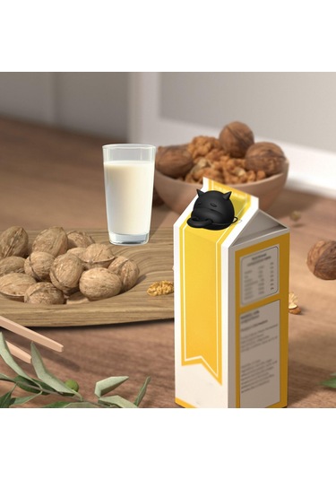 Suntek İnek Meme Sütü Karton Kapağı Komik Kutulu Süt Siyah