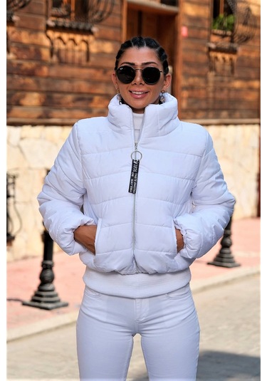 Kadın Beyaz Dik Yaka Su Geçirmez Fermuar Kapamalı Kısa Şişme Mont