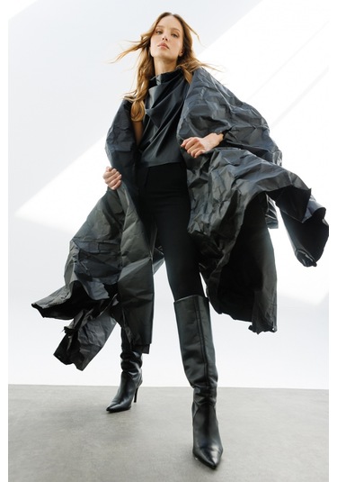 On Dik Yaka Siyah Kadın Süveter 23224311 001