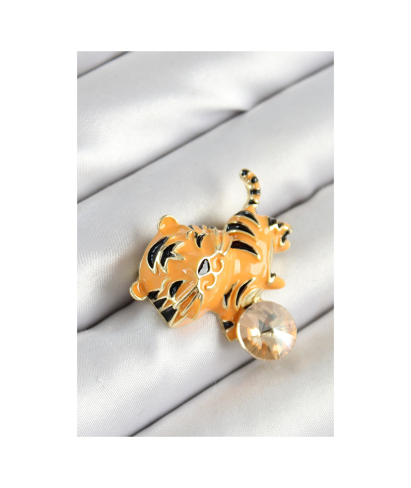 Zirkon Taşlı Siyah Çizgili Turuncu Kaplan Figürlü Gold Renk Kadı Renkli