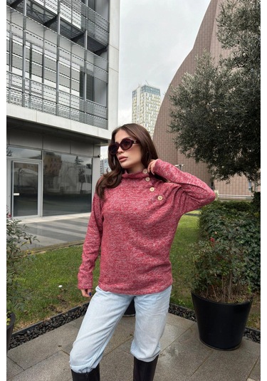 Kadın Kırmızı Kendinden Desenli, Yumoş Kumaş, Uzun Kol, Düğme Detaylı, Boğazlı Bluz Kırmızı