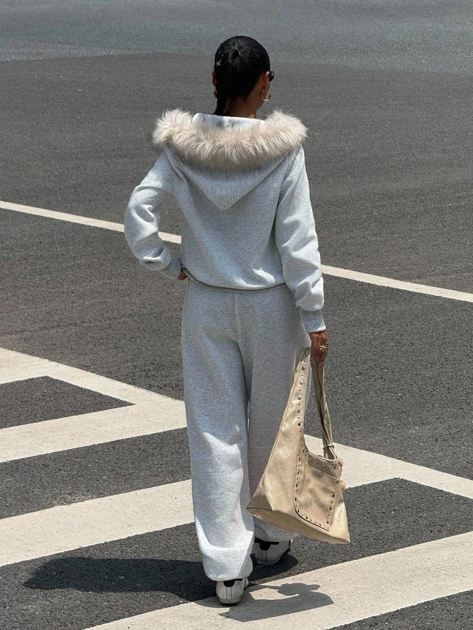 Kadın Gri Fermuarlı Kapüşonlu Sweatshirt Eşfoman Takımı Kürklü Kapüşon, Cepli, Rahat Kalıp Gri