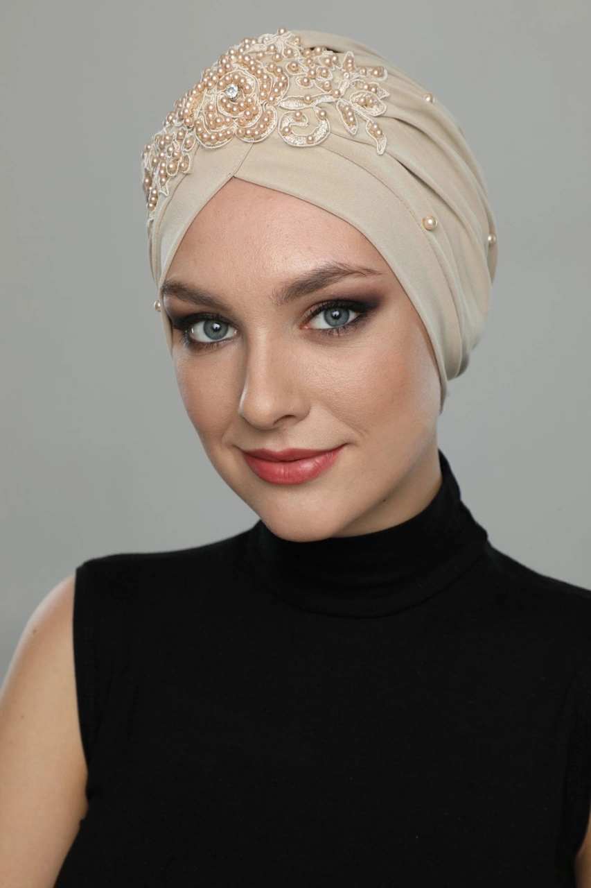 Kopma Astarlı Işlemeli Bej Gül Motifli Hazır Türban Tesettür Abiye Bone Bej Gül