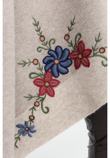 Desen Triko Üç Çiçekli Nakış İşlemeli Kadın Yün Şal 24055 Bej