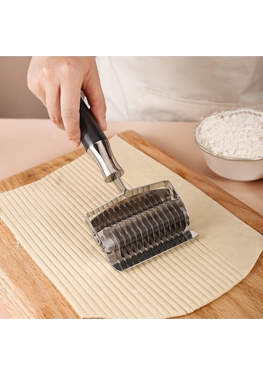 Primepickings Siyah Ahşap Saplı 304 L Paslanmaz Erişte Kesici, Kalınlaştırıcı Mutfak Kullanımı Diğer