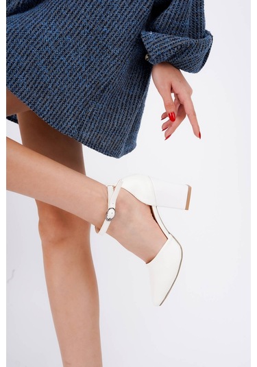 Flora Beyaz Bilekten Bantlı Topuklu Ayakkabı