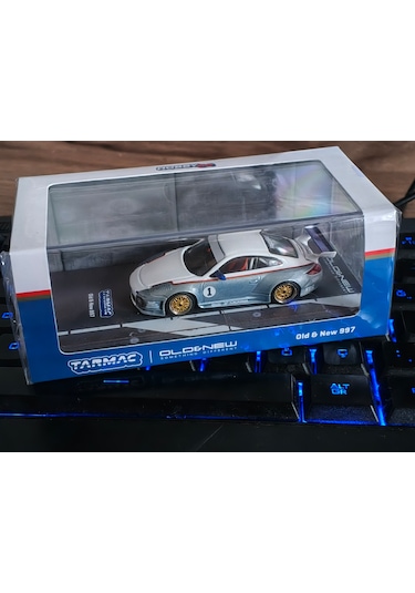 Tarmac Works 1/64 Porsche Old & New 997 Beyaz