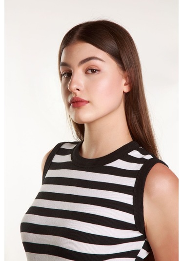 Kadın Siyah Beyaz Çizgili Fitilli Likralı Sıfır Kol Bisiklet Yaka Örme Atlet Tshirt Bluz Siyah - Beyaz
