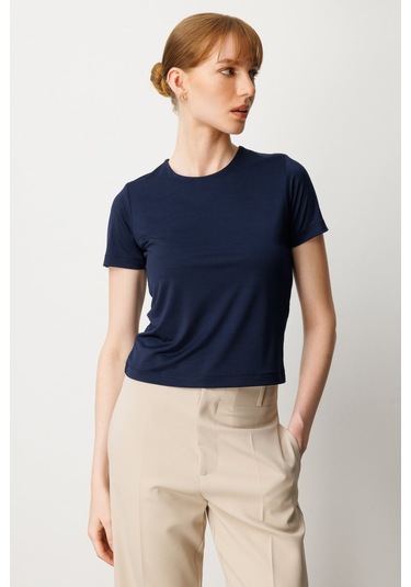 On Kadın Sıfır Yaka Kısa Kol Basic Bluz 61334 Lacivert Lacivert