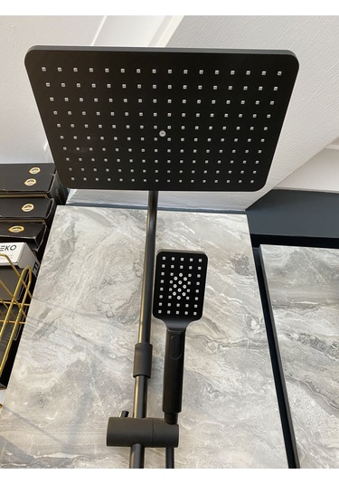 İsaoğlu Yapı Siyah Duş Sistemi Mat Siyah Büyük Kare Tepe Set Büyük El Duşu Duş Başlığı Pirinç Malzeme Siyah