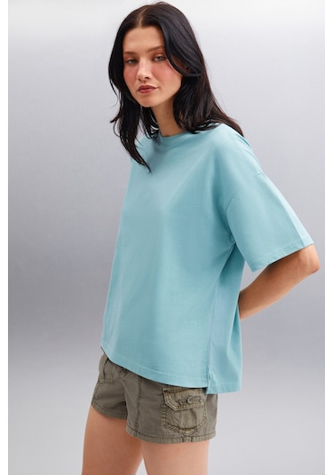 Jemmy Kadın %100 Organik Pamuk Relaxed Fit Yırtmaçlı Yuvarlak Yakalı Yeşil T-shirt