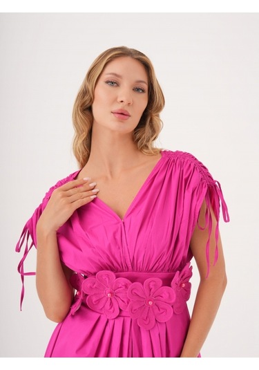 Kadın Bel Detaylı Kısa Kollu Elbise Çiçek Aplikeli, Büzgü Ve Bağcık Detaylı, %100 Pamuk Fuşya