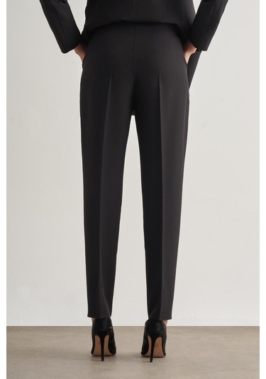 Mizalle Tek Pile Siyah Krep Klasik Pantolon Siyah