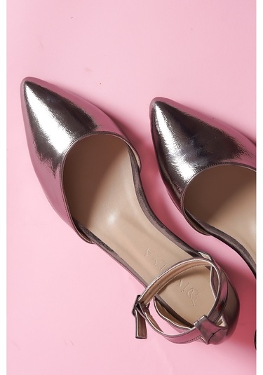 Misty Platin 2 Cm Topuklu Bilekten Bantlı Sivri Burun Günlük Babet Platin