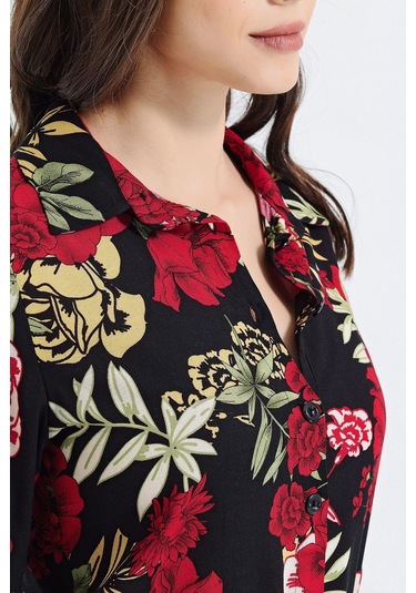 Kadın Siyah & Kırmızı Modern Tarz Çiçek Desenli Uzun Kollu Gömlek Siyah