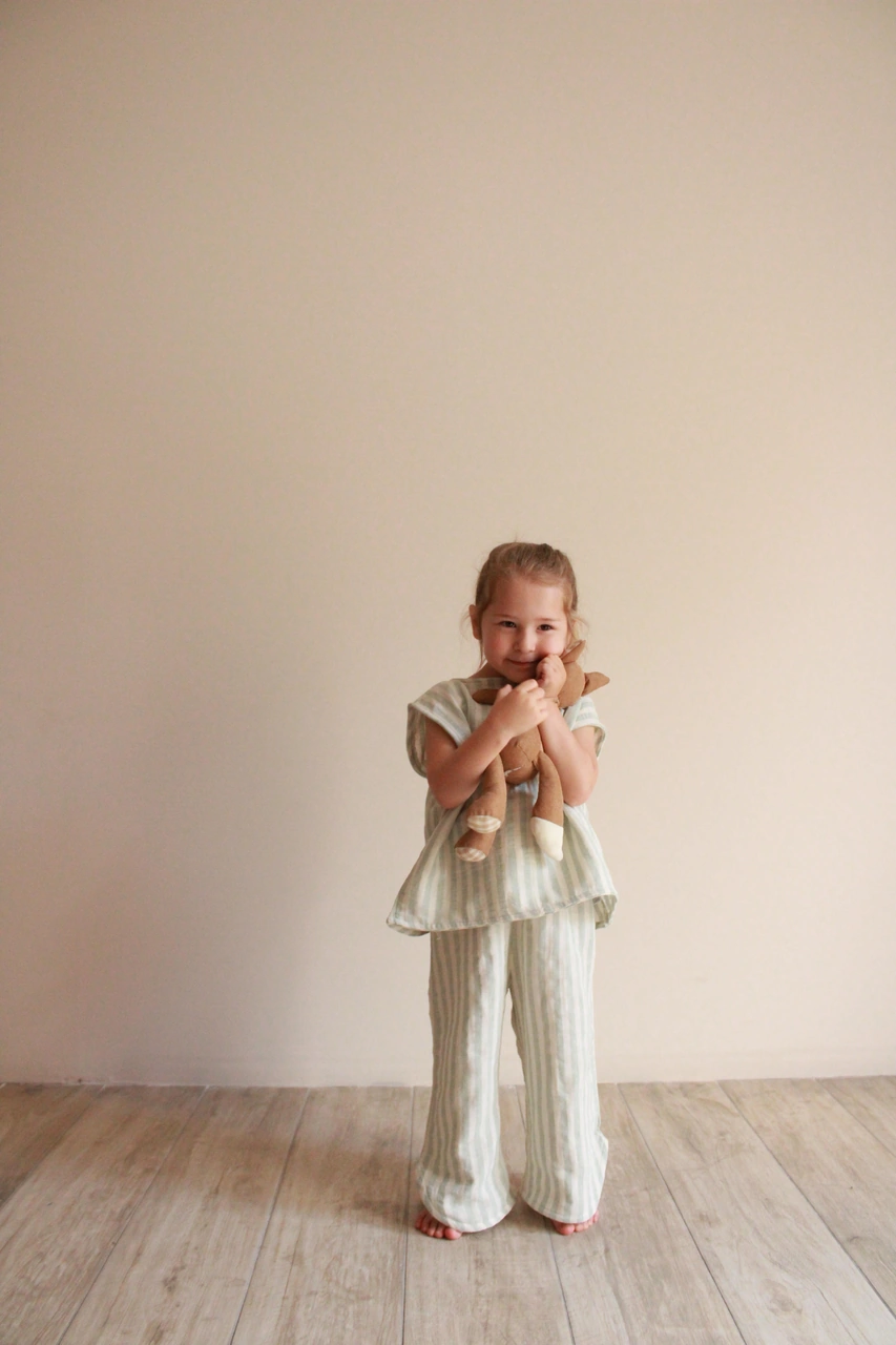 Yeşil Çizgili Sırt Detaylı Müslin Takım Yeşil