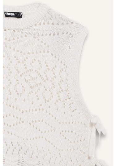 Defacto Coool Slim Fit Dar Kesim Bisiklet Yaka Yan Bağcıklı Kroşe Süveter F4008ax25smwt32 Beyaz Defacto Coool Slim Fit Dar Kesim Bisiklet Yaka Yan Bağcıklı Kroşe Süveter F4008ax25smwt32 Beyaz