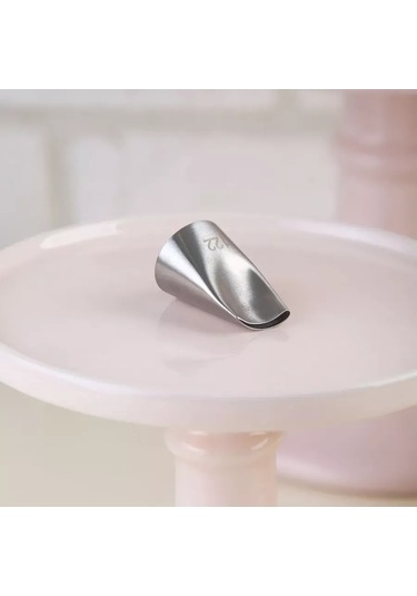 Angelik Pastacılık Ucu: Kavisli Güller Yapay Yapraklı Pastacılık Ucu, Özel Olarak Tasarlanmış Tek Parça Kalıptır Ve Ku Bej