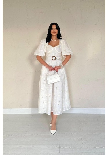 The İstanbul Ekru Göğüs Kup Detaylı Kemerli Brode Elbise Ekru