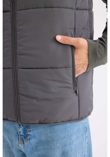 DeFacto Regular Fit Dik Yaka Fermuarlı Şişme Yelek D6286AX25SPAR104