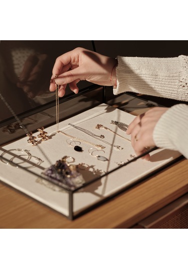 Cam Takı Ve Aksesuar Kutusu Keten Tabanlı Siyah 35x25x5cm