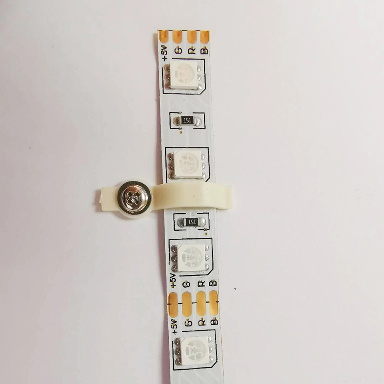 Yaleker 3528/5050 Led Bandı Sabitleme Kiti - Şeffaf Yaylı Tutucular, 100 Adet Klem Ve 100 Vida İle Güvenli Montaj Beyaz