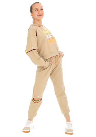 Kız Çocuk Girl Move Yazılı Çıtçıt Detaylı Bej Eşofman Takımı