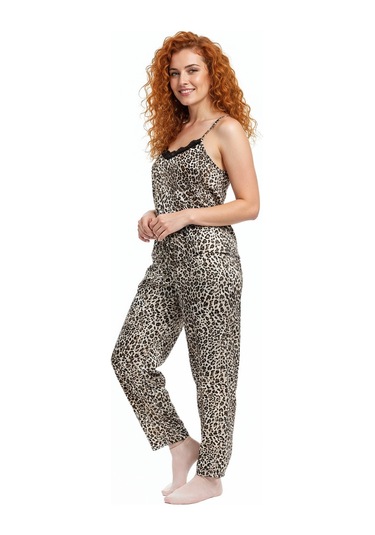 Altı Uzun Üstü Askılı Yumuşak Leopar Desenli Pijama Takımı Kahverengi