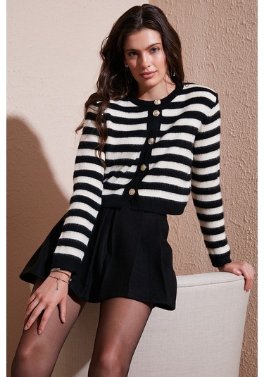 Lela Çizgili Oversize Fit Bisiklet Yaka Düğmeli Crop Triko Bayan Hırka 4615567 Siyah