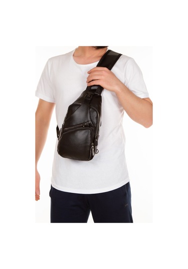 Unisex Siyah Yıkama Deri Göğüs Ve Omuz Çantası Kulaklık Çıkışlı A