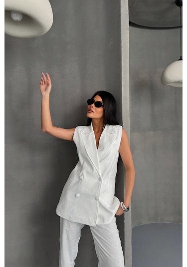 Leyla Sanat Sanata Yeni Bir Bakış Açısı Jakar Kumaş Yelek - Pantolon Takım - Beyaz Beyaz