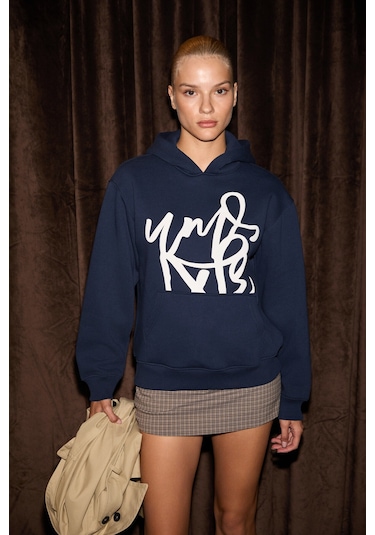 LIORAEN Kadın Baskılı Relaxed Kanguru Cepli Kapüşonlu Lacivert Sweatshirt