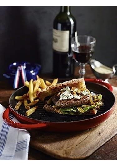 Staub Çift Kulplu Döküm Izgara Tava Kırmızı Yuvarlak 26 cm