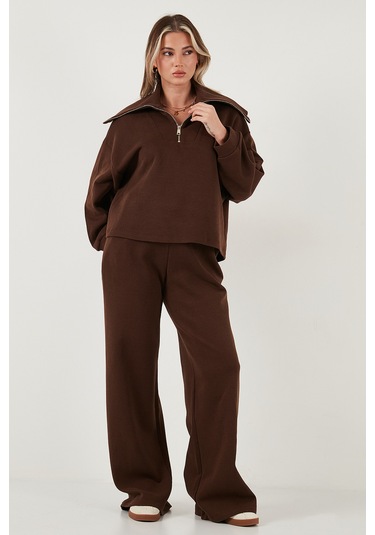 Lela Pamuklu Oversize Fit Yarım Fermuarlı Yaka Uzun Kollu Triko Bayan Takım 68351218 Kahve Lela Pamuklu Oversize Fit Yarım Fermuarlı Yaka Uzun Kollu Triko Bayan Takım 68351218 Kahve