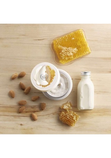The Body Shop Almond Milk & Honey Arındırıcı Krem Peeling 250ml