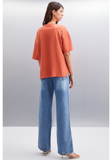 GRIMELANGE Jemmy Kadın %100 Organik Pamuk Relaxed Fit Yırtmaçlı Yuvarlak Yakalı Kiremit Rengi T-shirt Kiremit Rengi Kiremit