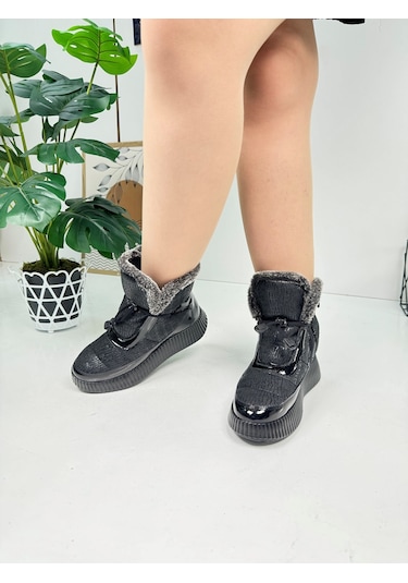 Günlük Kadın Kar Botu Kürklü Bağcıklı Fermuarlı Rugan Rahat Yüksek Kalın Tırtıklı Taban Bootie 77546 Siyah Rugan