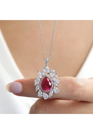 Effective Diamond İstanbul İhtişamı Sentetik Yakut Taşlı Gümüş Kolye