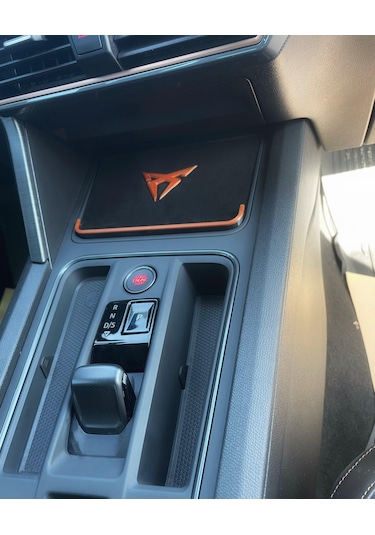 Cupra Leon Ve Formentor Kadife Kumaş Kaplı, Kabartma Logolu Bard