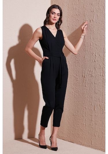 Lela Slim Fit Düz Paça Kruvaze Yaka Kemerli Bayan Tulum 6783626 Siyah