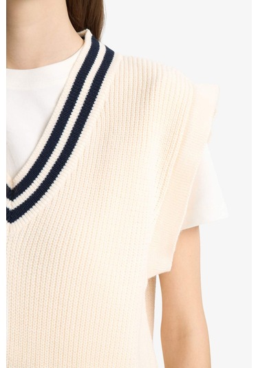 DeFacto Regular Fit V Yaka Triko Süveter S0375AZ25SPER105 Ekru