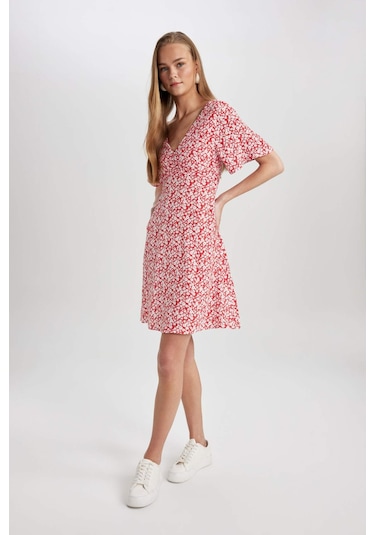 DeFacto V Yaka Çiçekli Maroken Mini Kısa Kollu Kırmızı Elbise B0127AX24SPRD227 DeFacto V Yaka Çiçekli Maroken Mini Kısa Kollu Kırmızı Elbise B0127AX24SPRD227