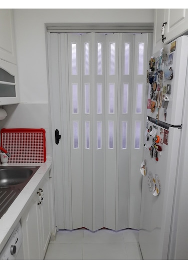 Penguen Akordiyon Kapı Bayaz Camlı En 118-132 Cm Arası Boy 220 Cm