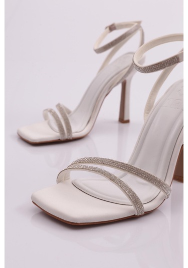 Dgn 2026 Kadin Silver Taşli Bilekten Kemer Bağlamali Topuklu Sandalet 2026-2219-R6440 Beyaz