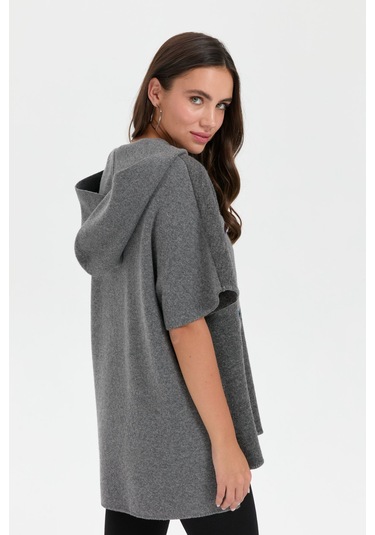 Kadın Kapüşonlu Önü Keçe İşlemeli Fermuarlı Yün Panço Füme Füme