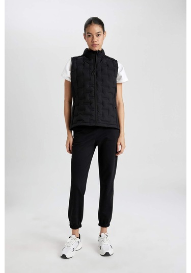 DeFactoFit Su İtici Rüzgar Geçirmez Slim Fit Dar Kesim Fermuarlı Şişme Sporcu Yelek B2069AX24SPBK81 Siyah